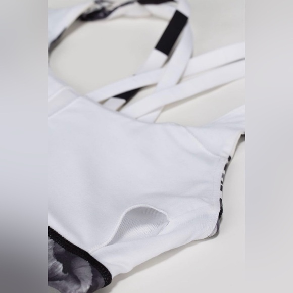 Lululemon Energy Sports Bra Size 12 Floral Light Support 
 Bloom Black/White - Picture 10 of 10